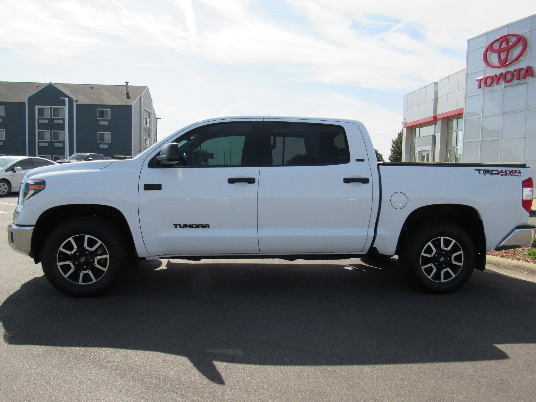 Used 2019 Toyota Tundra SR5 w/ TRD Off Road Package image 9