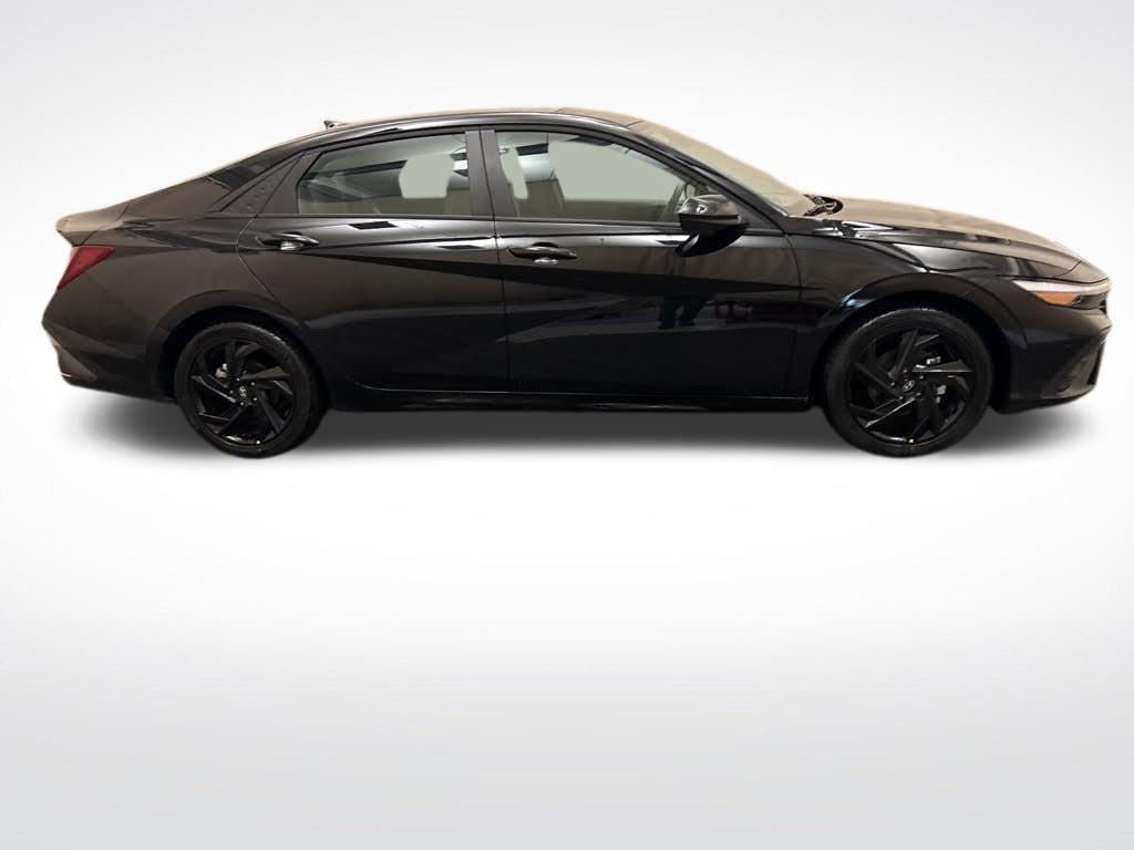 New 2026 Hyundai Elantra Sport FWD image 4