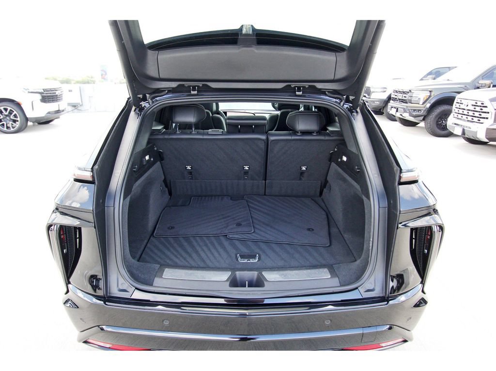 Used 2024 Cadillac Lyriq Sport RWD image 28