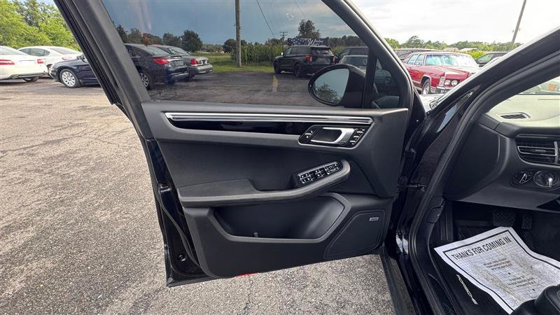 Used 2020 Porsche Macan w/ Premium Package Plus AWD/4WD image 36