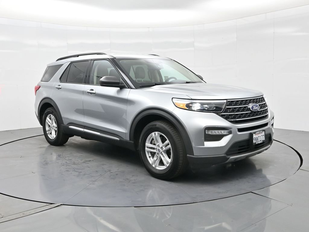 Used 2024 Ford Explorer XLT w/ Equipment Group 202A image 4