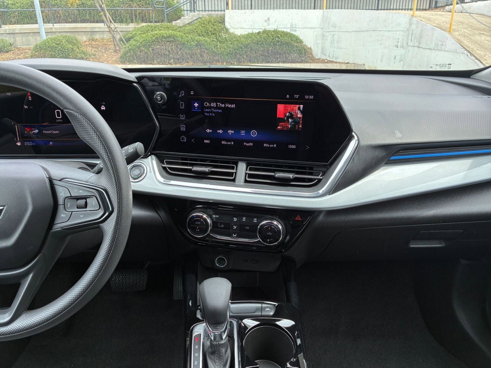 Used 2025 Chevrolet Trax LT FWD image 17