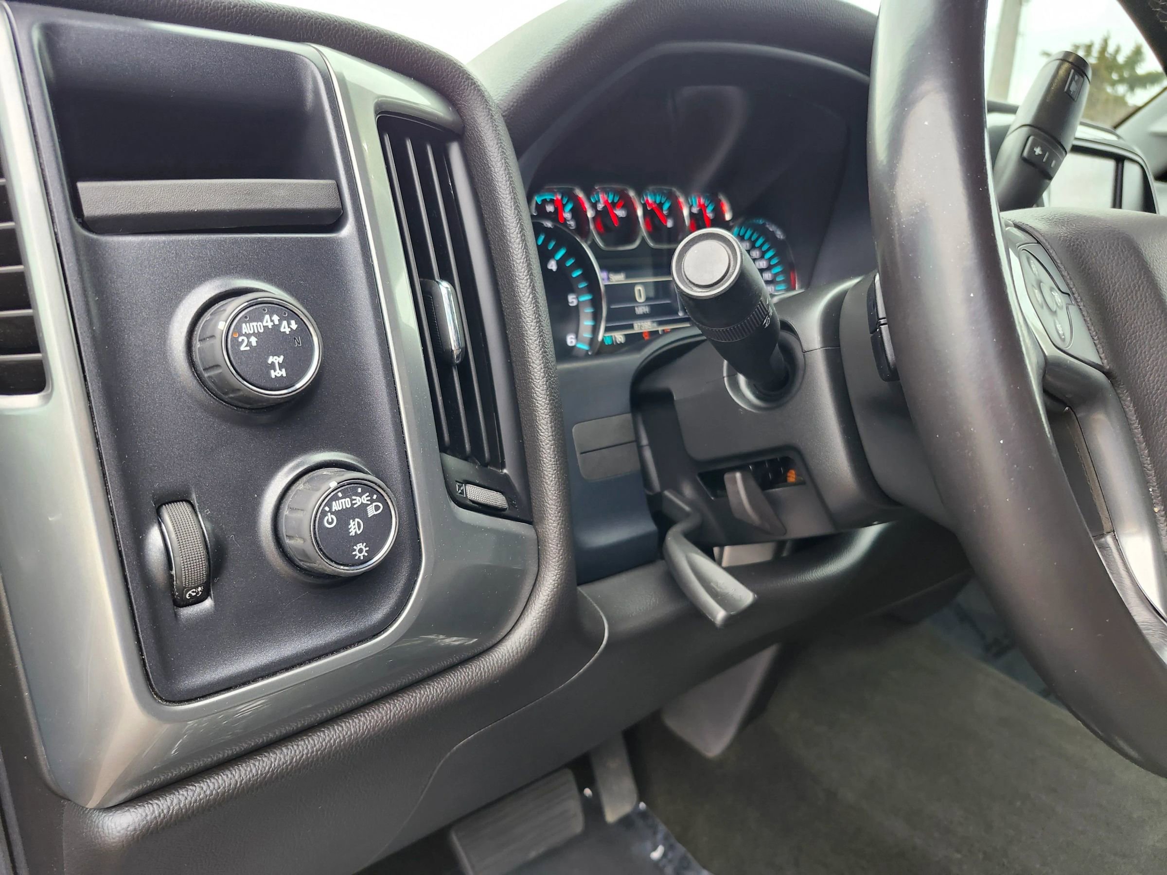 Used 2018 Chevrolet Silverado 1500 LT w/ All Star Edition AWD/4WD image 15