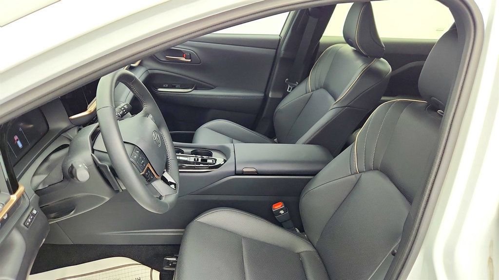 Used 2025 Toyota Crown Signia w/ Advanced Technology Package image 20