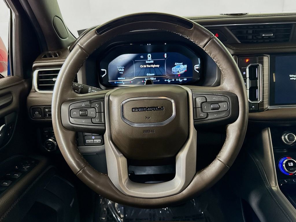 Used 2023 GMC Yukon XL Denali w/ Denali Reserve Package AWD/4WD image 11