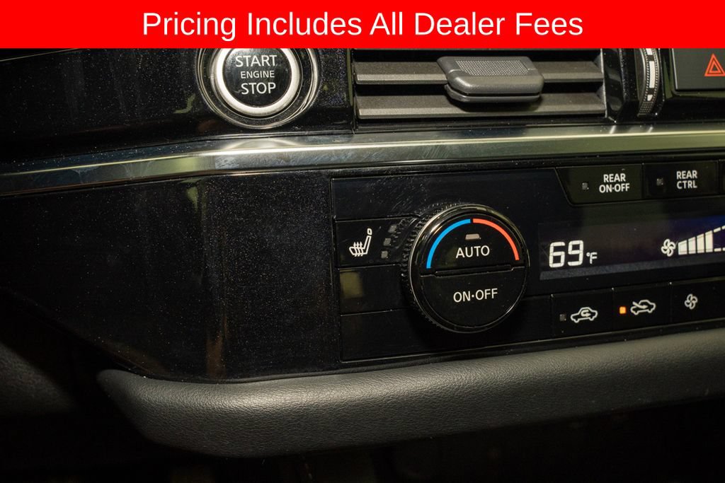 Used 2024 Nissan Pathfinder SL w/ SL Premium Package FWD image 18
