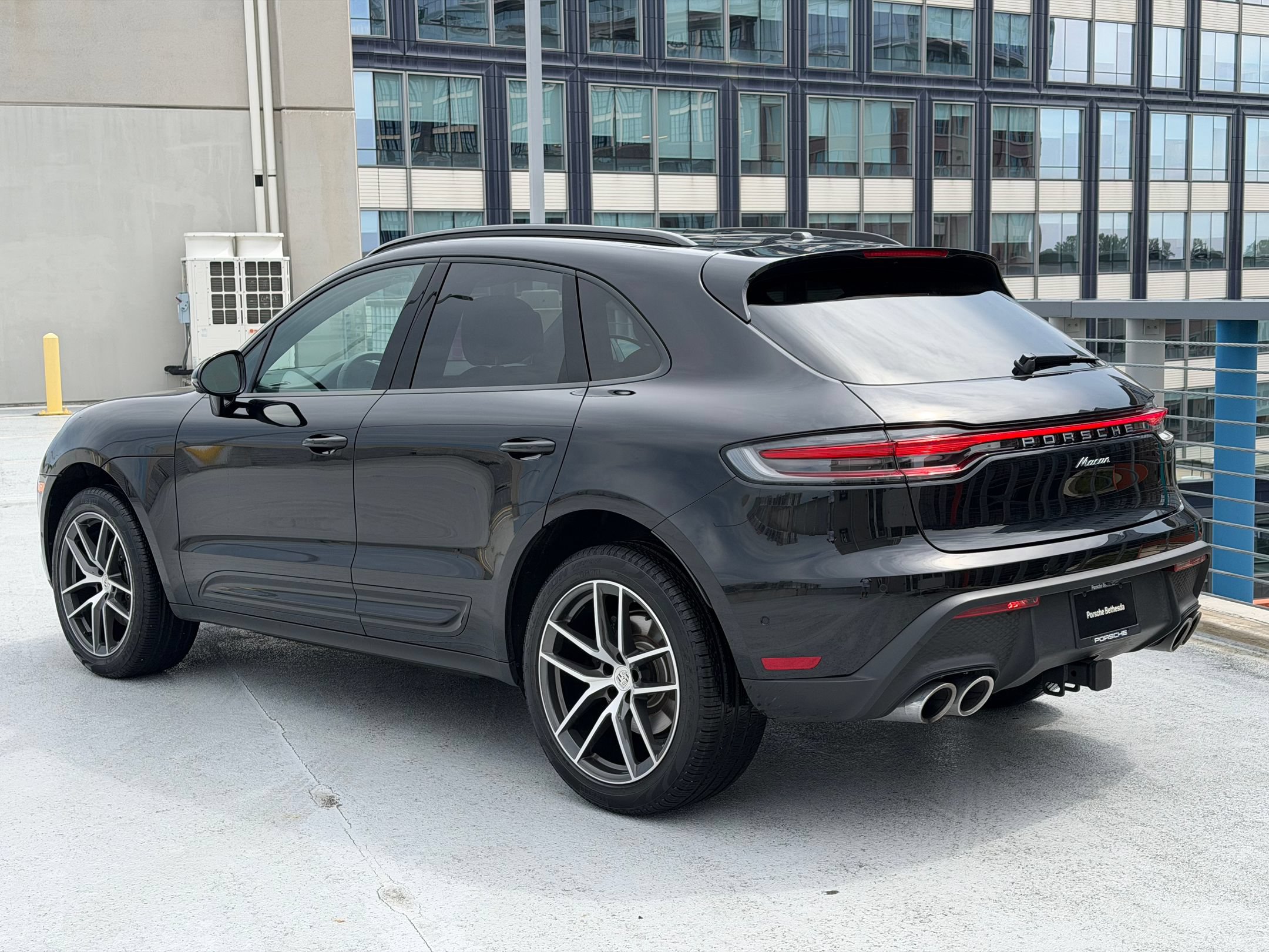 Certified 2026 Porsche Macan AWD/4WD image 3