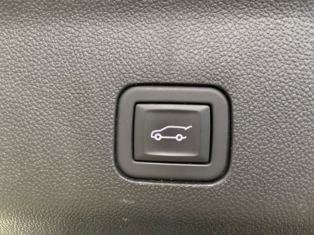 Used 2024 GMC Yukon AT4 w/ Technology Package image 25