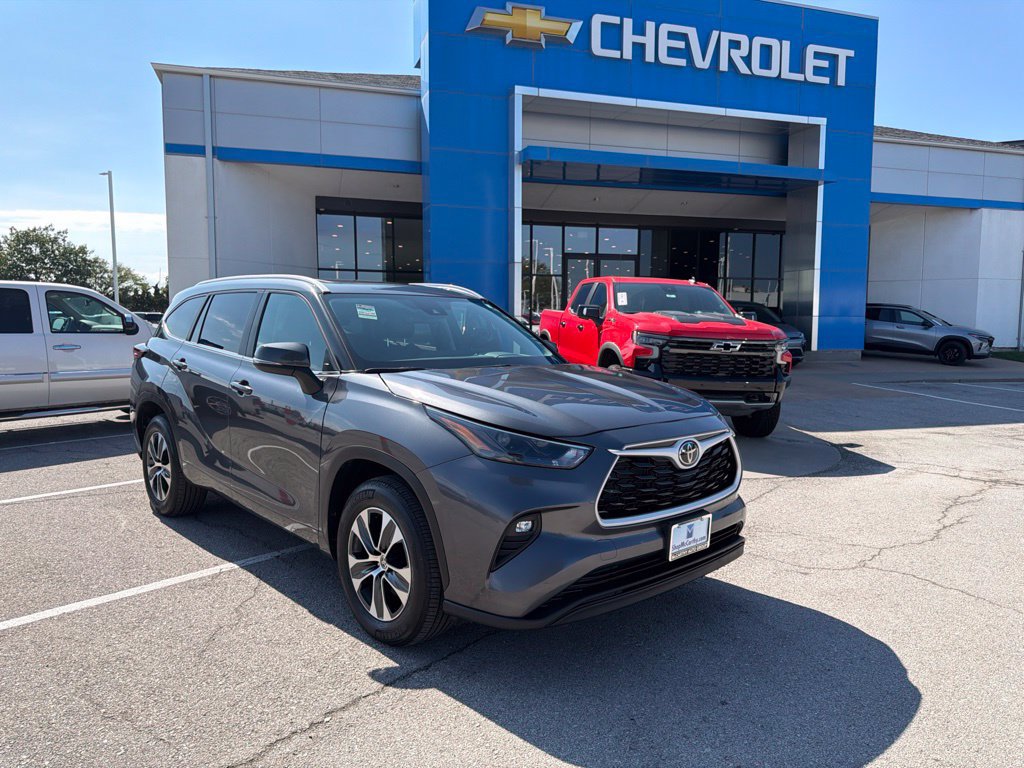 Used 2025 Toyota Highlander XLE