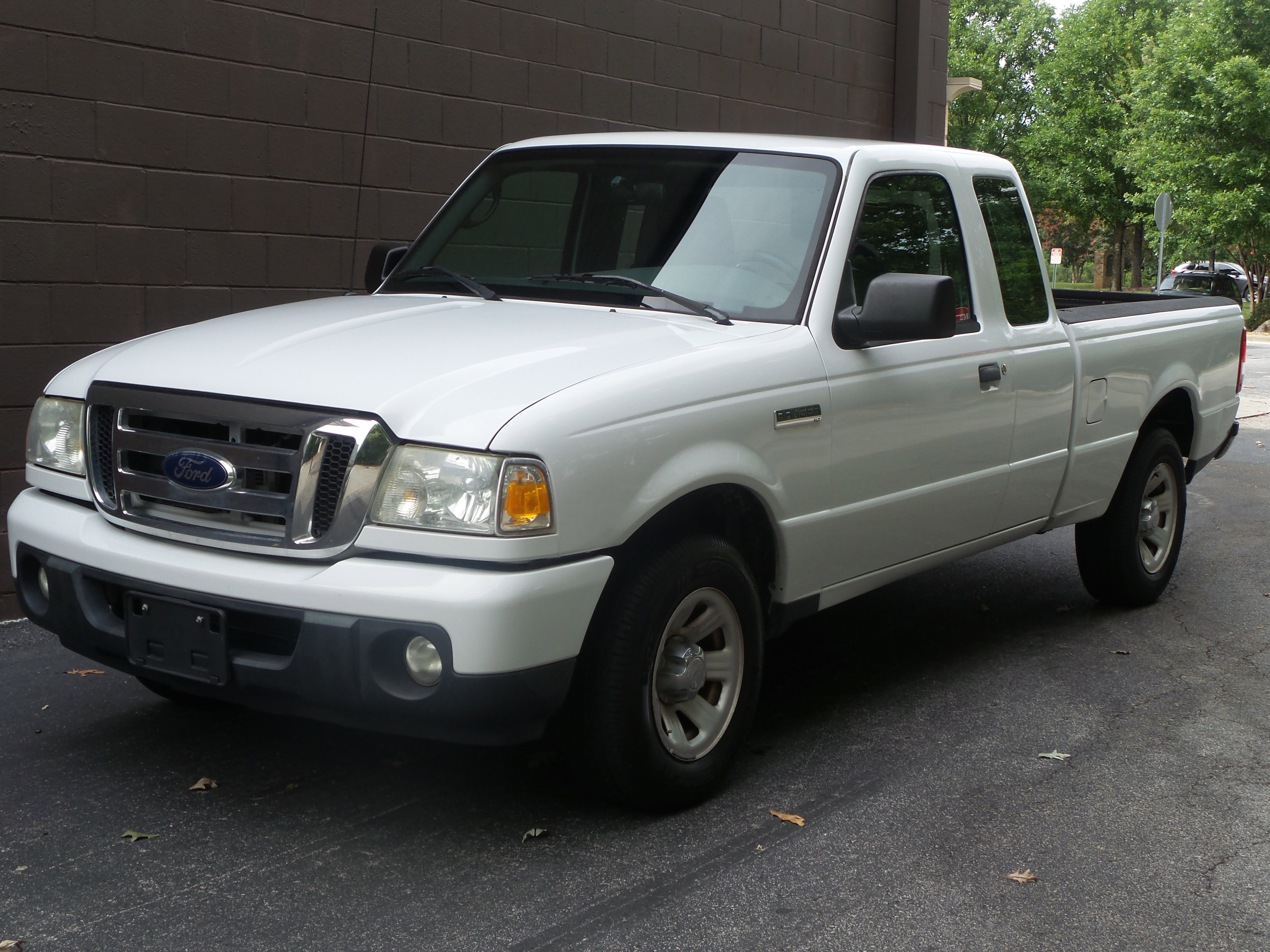 Used 2011 Ford Ranger XLT image 2