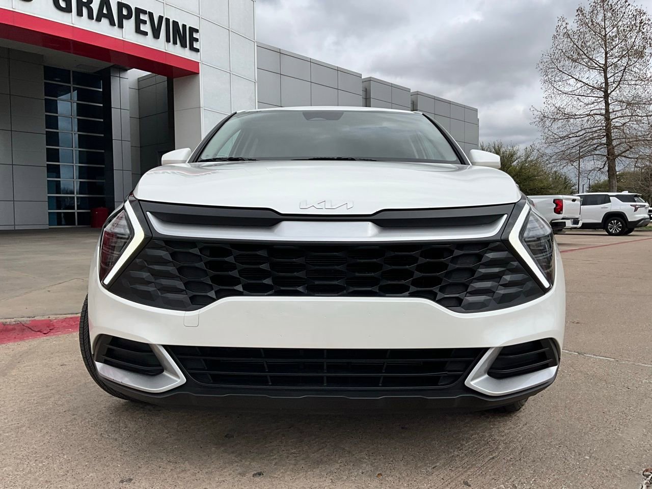 Used 2025 Kia Sportage LX image 3