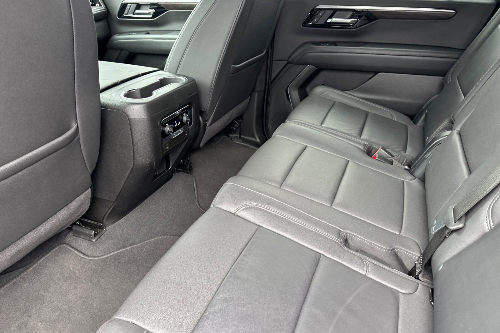 Used 2025 Chevrolet Suburban Z71 AWD/4WD image 15