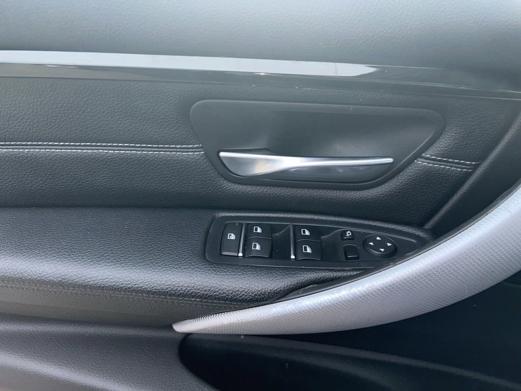Used 2018 BMW 330i xDrive Sedan image 19