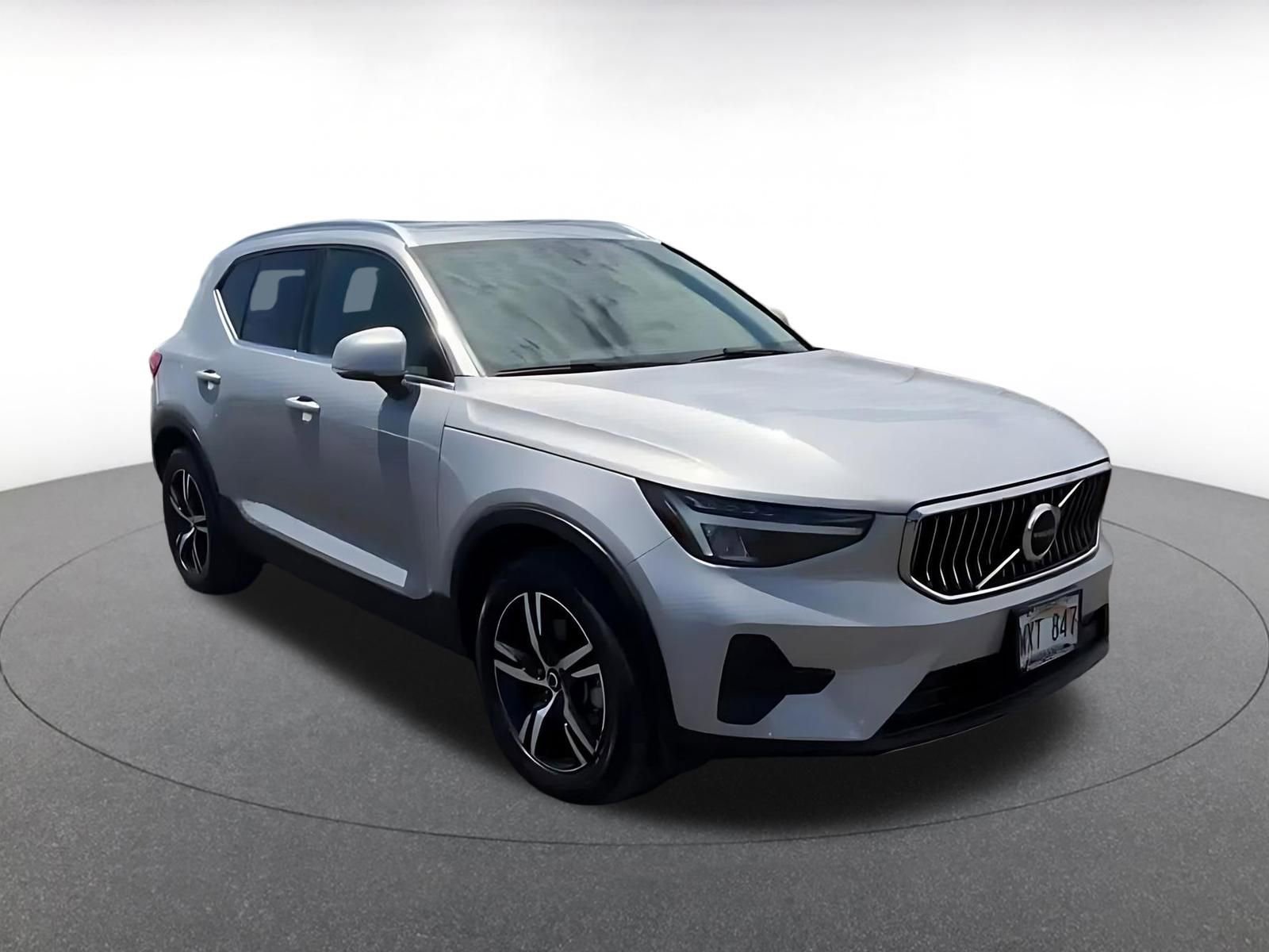 Used 2024 Volvo XC40 B5 Core AWD/4WD image 2
