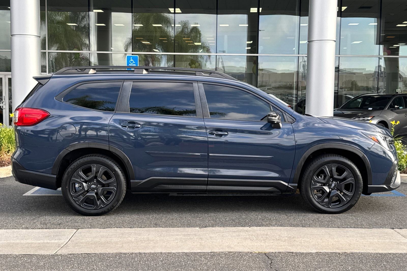 Certified 2023 Subaru Ascent Onyx Edition Limited AWD/4WD image 3