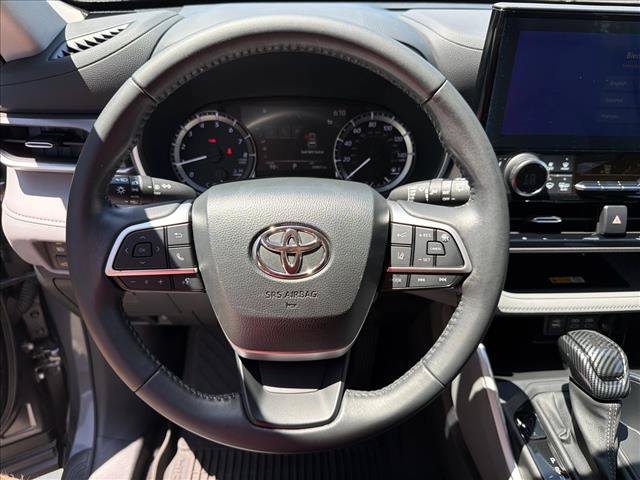 Used 2023 Toyota Highlander XLE FWD image 14