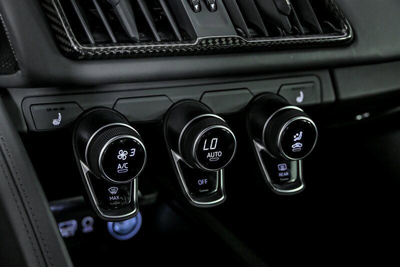 Used 2020 Audi R8 V10 w/ Carbon Exterior Package AWD/4WD image 35