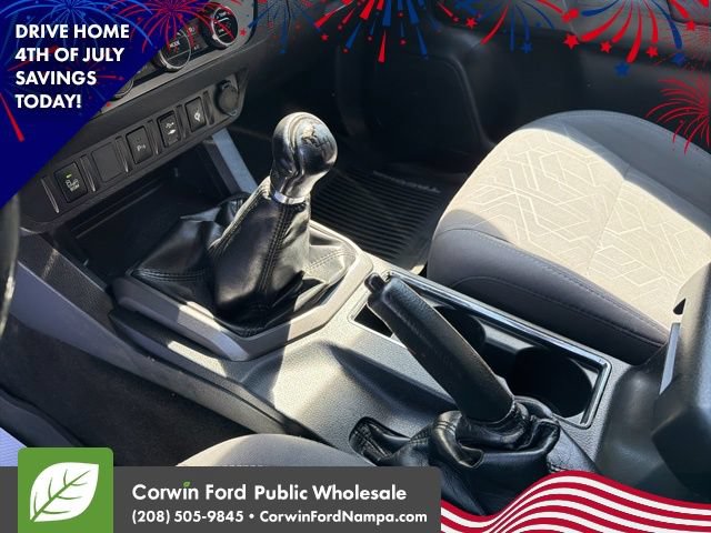 Used 2017 Toyota Tacoma TRD Off-Road w/ Premium & Technology Package AWD/4WD image 21