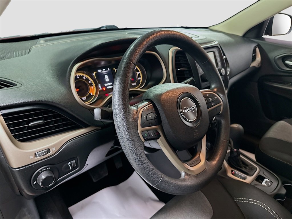 Used 2014 Jeep Cherokee Sport image 10