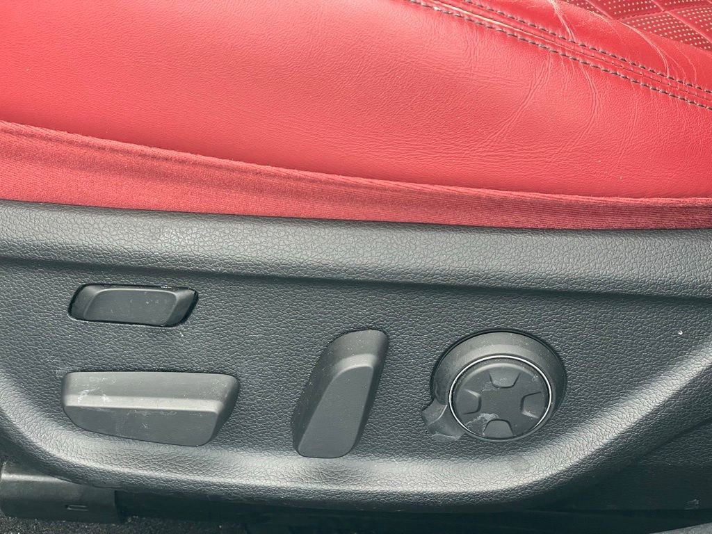 Used 2023 Genesis G70 3.3T w/ Sport Prestige Package image 14