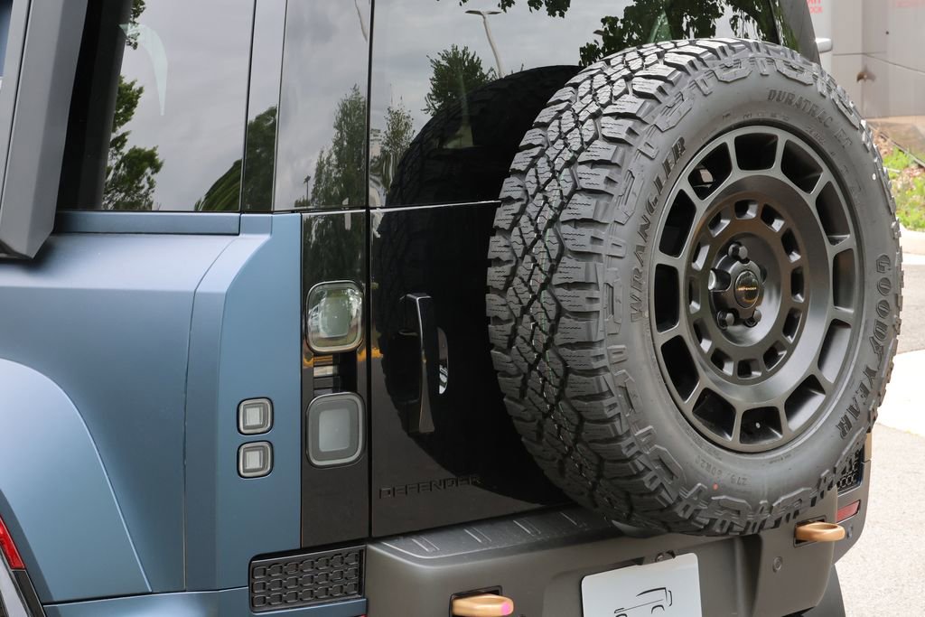 New 2026 Land Rover Defender 110 OCTA AWD/4WD image 8