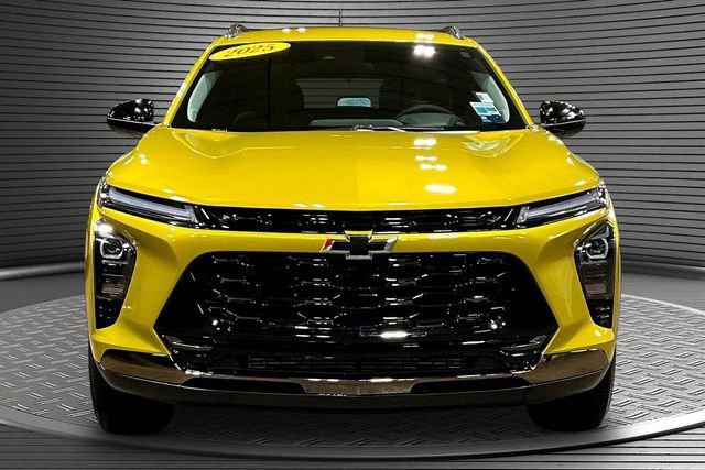 Certified 2025 Chevrolet Trax ACTIV w/ Driver Confidence Package FWD image 2