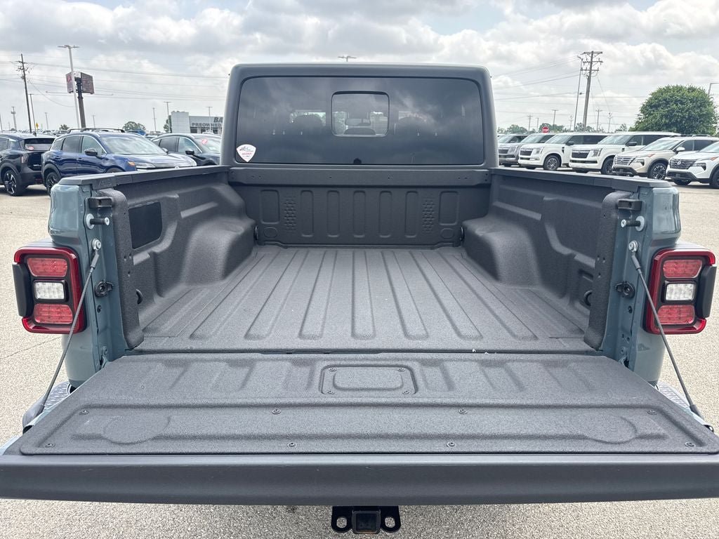 Used 2025 Jeep Gladiator Overland AWD/4WD image 12