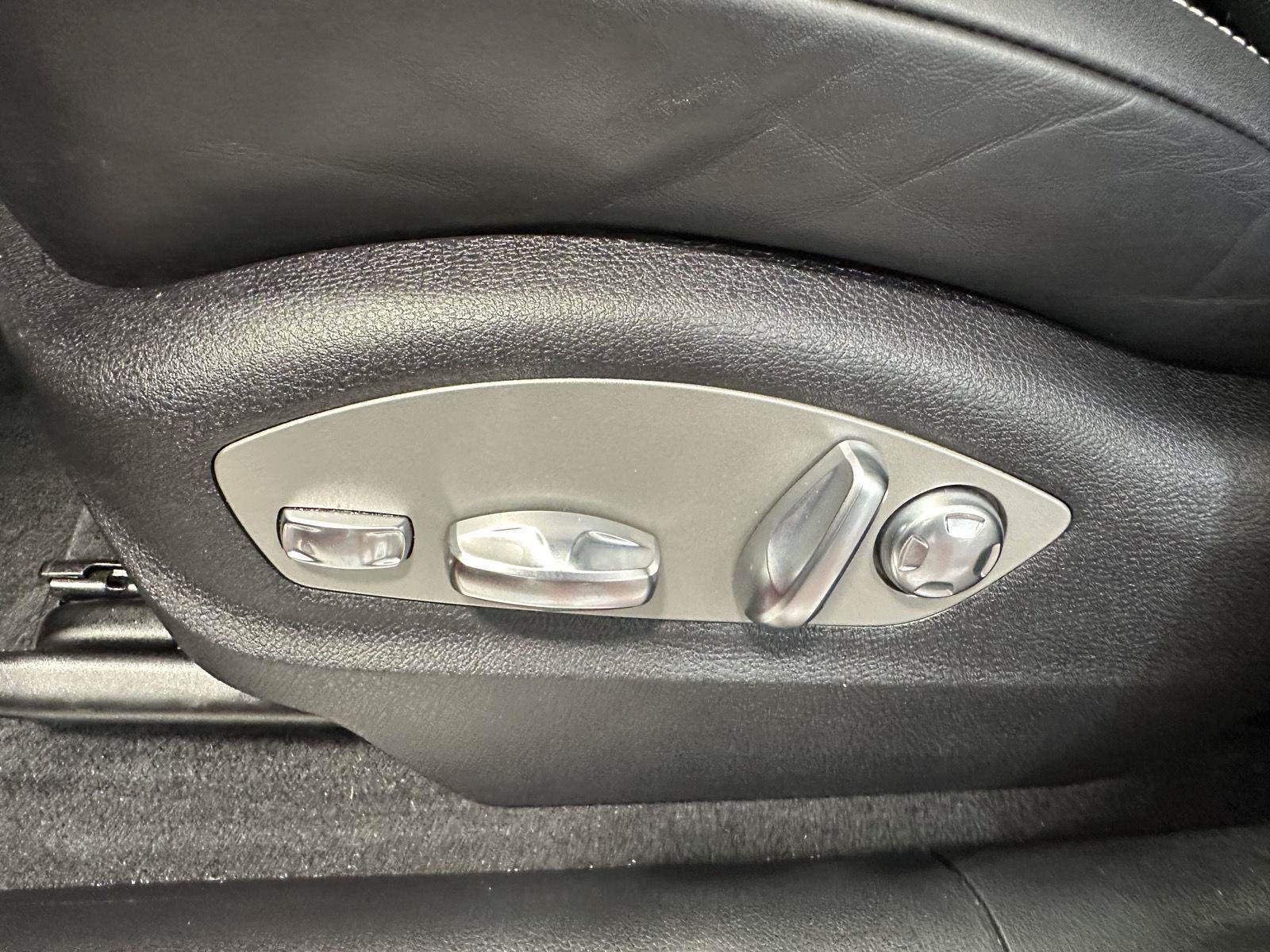 Used 2024 Porsche Macan S AWD/4WD image 16
