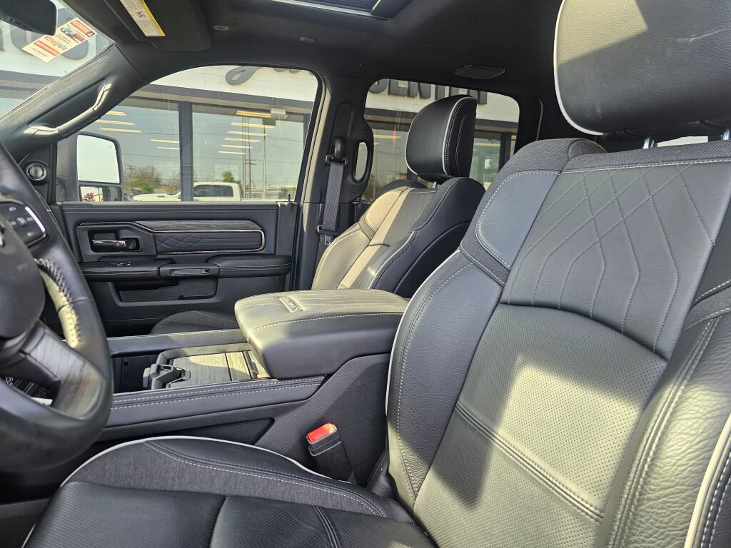 Used 2025 RAM 3500 Limited AWD/4WD image 18