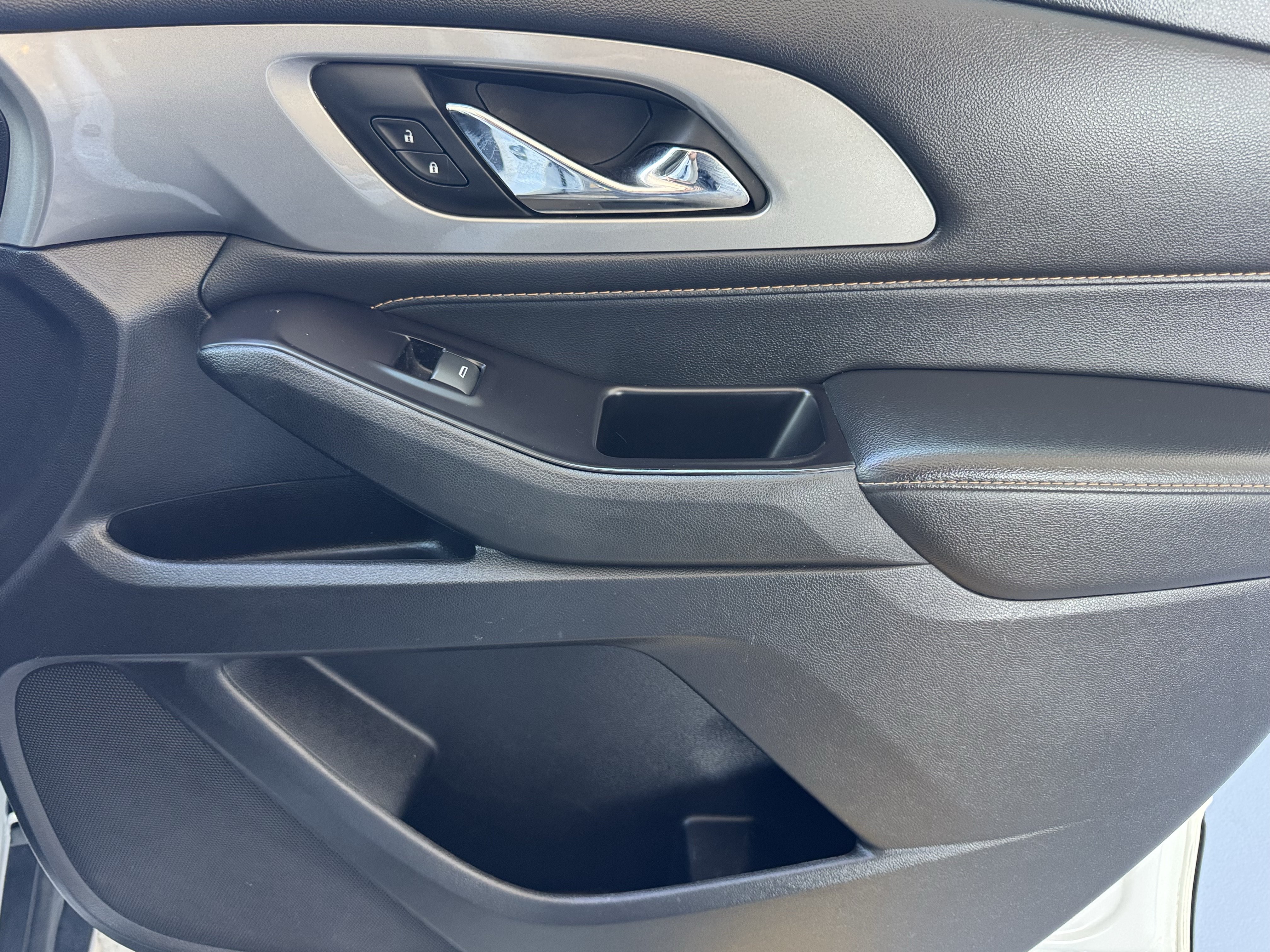 Certified 2019 Chevrolet Traverse LS w/ LPO, Blackout Package FWD image 23