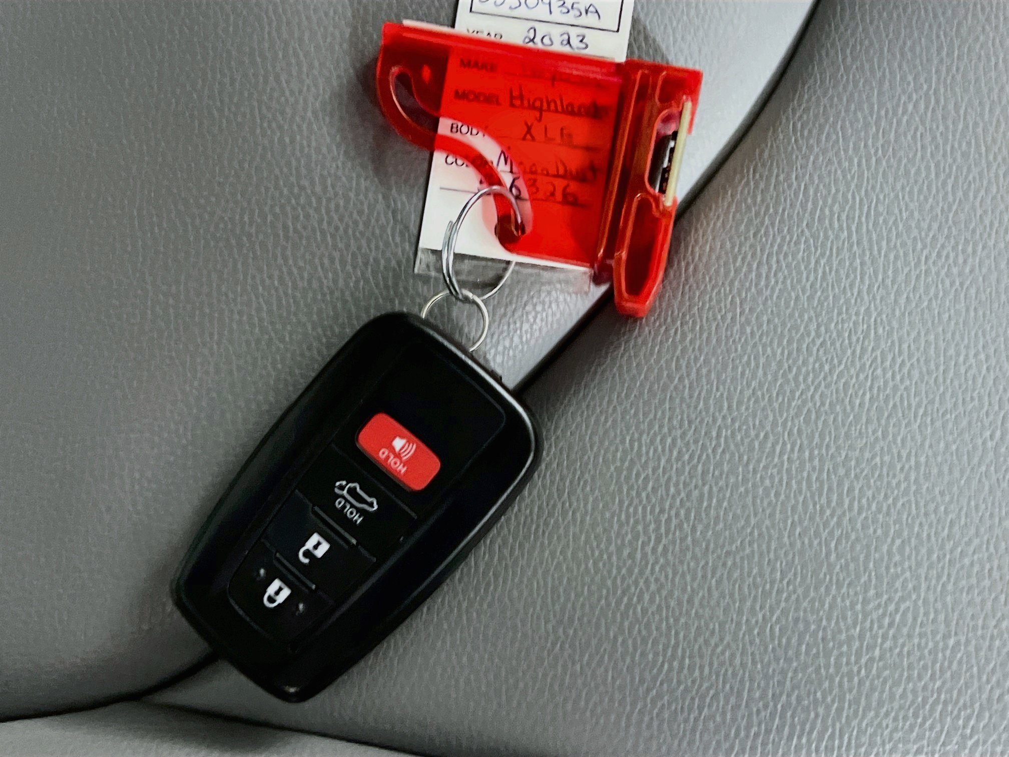 Used 2023 Toyota Highlander XLE FWD image 35