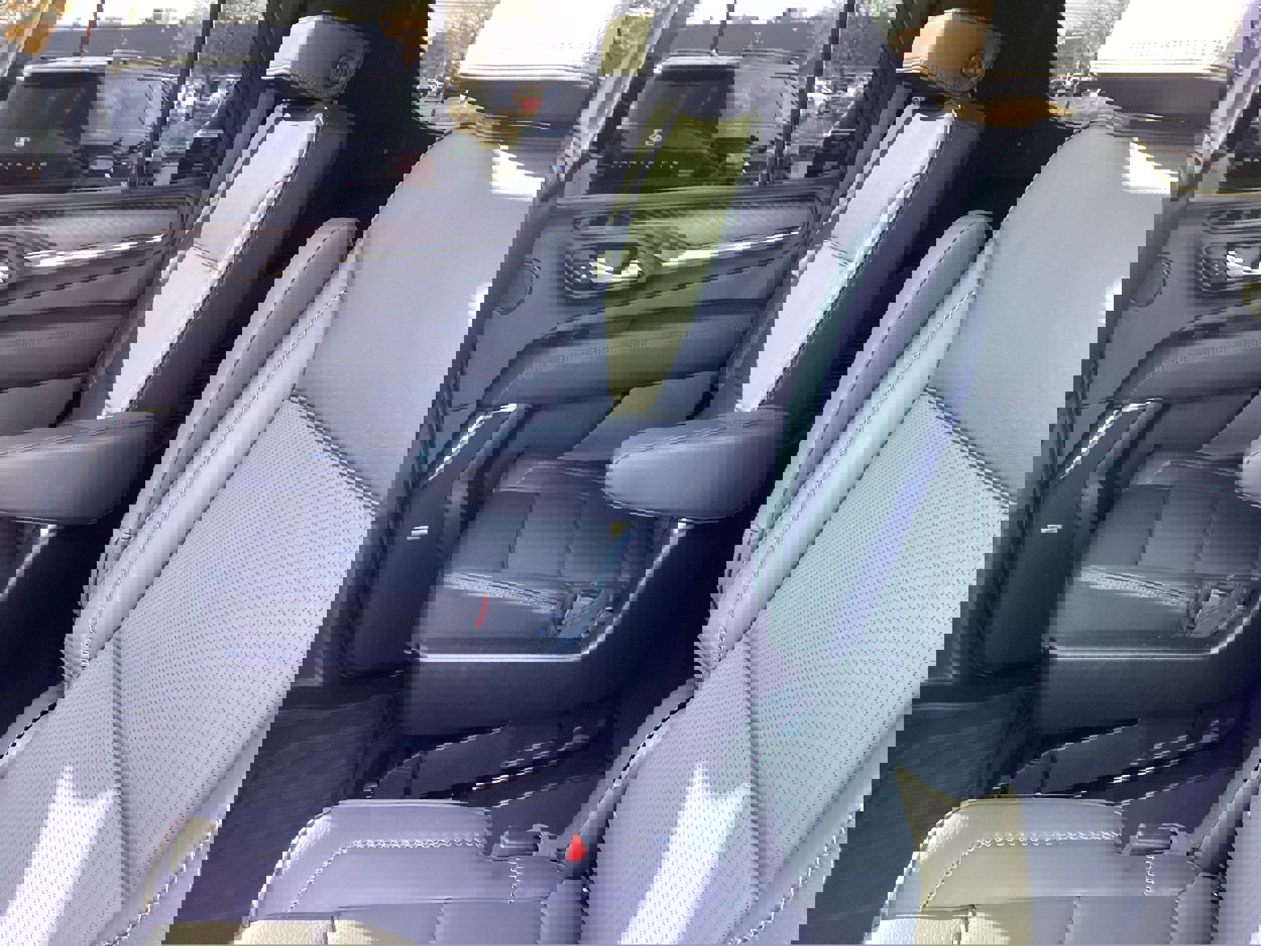 Used 2024 GMC Yukon Denali w/ Denali Reserve Package image 13