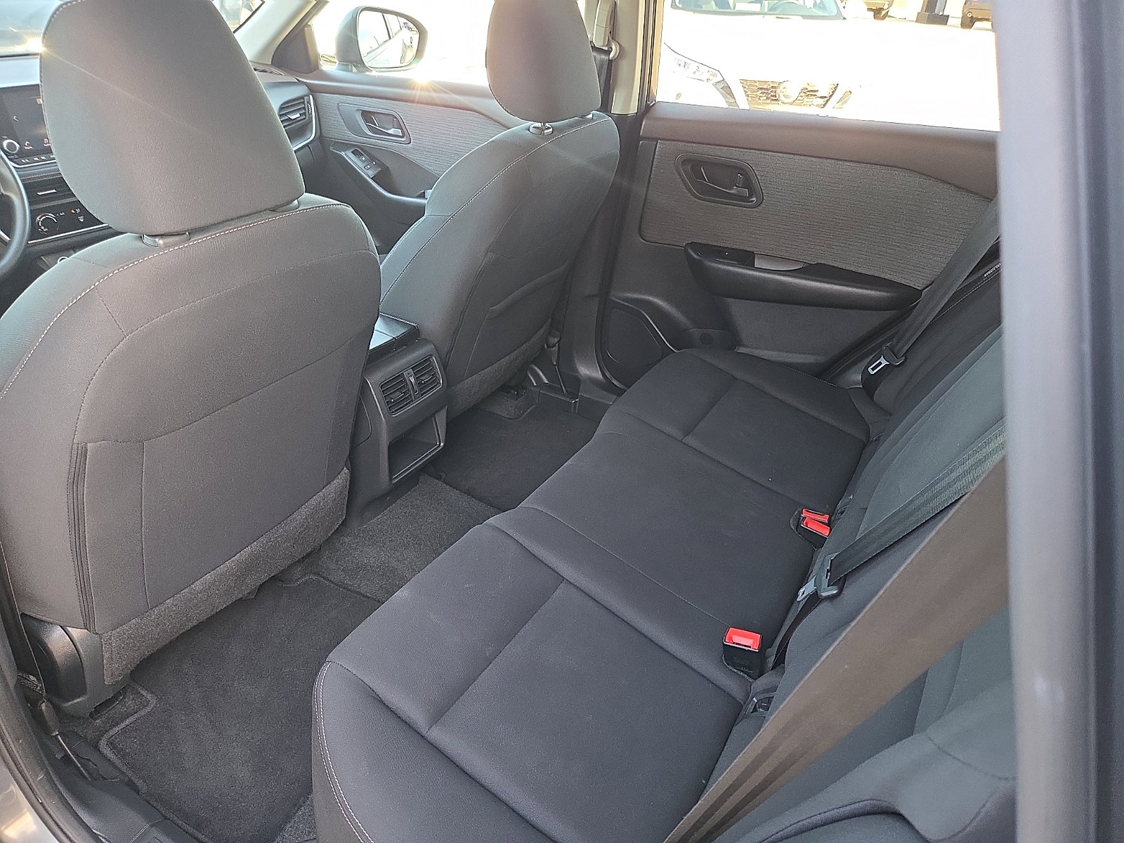 Used 2023 Nissan Rogue S image 9