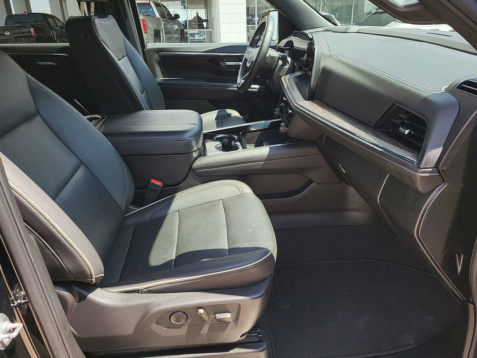 Certified 2025 Chevrolet Suburban Premier AWD/4WD image 27
