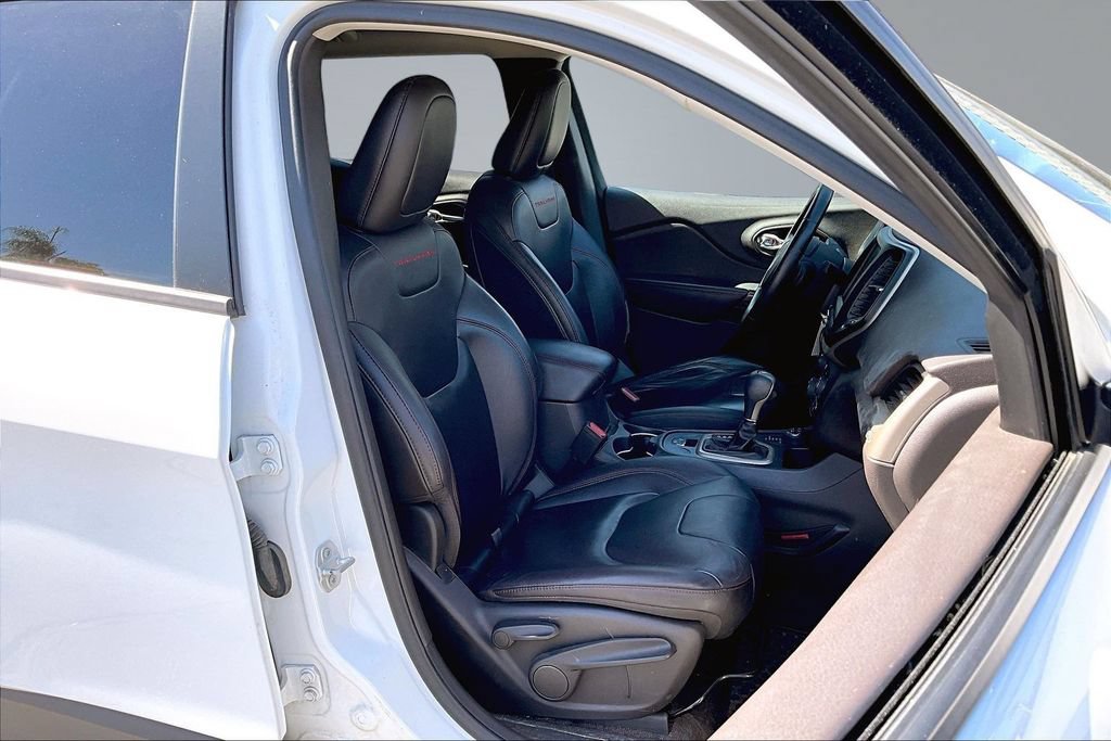 Certified 2016 Jeep Cherokee Trailhawk w/ Leather Interior Group AWD/4WD image 16