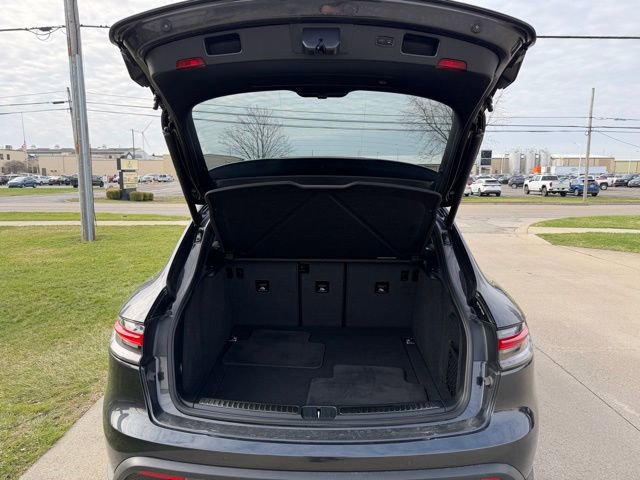 Used 2024 Porsche Macan Turbo image 12