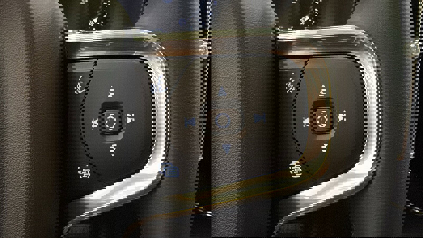 Used 2026 Volvo XC40 B5 Ultra w/ Protection Package Premier image 14