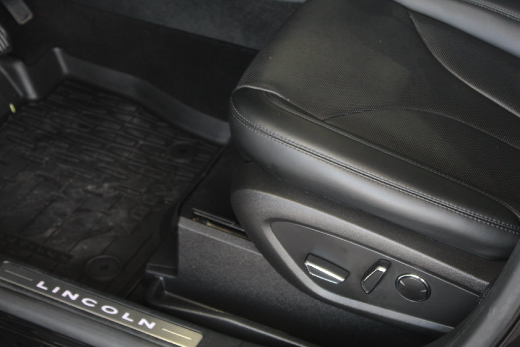 Used 2023 Lincoln Nautilus Reserve w/ Monochromatic Package AWD/4WD image 28
