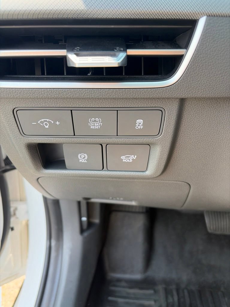Used 2025 Hyundai Sonata Limited FWD image 13