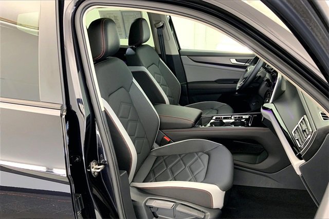 Used 2025 Volkswagen Atlas Peak Edition SE image 7