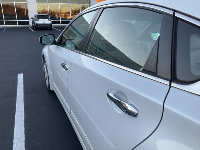 Used 2013 Nissan Altima 2.5 SL w/ Technology Pkg image 10