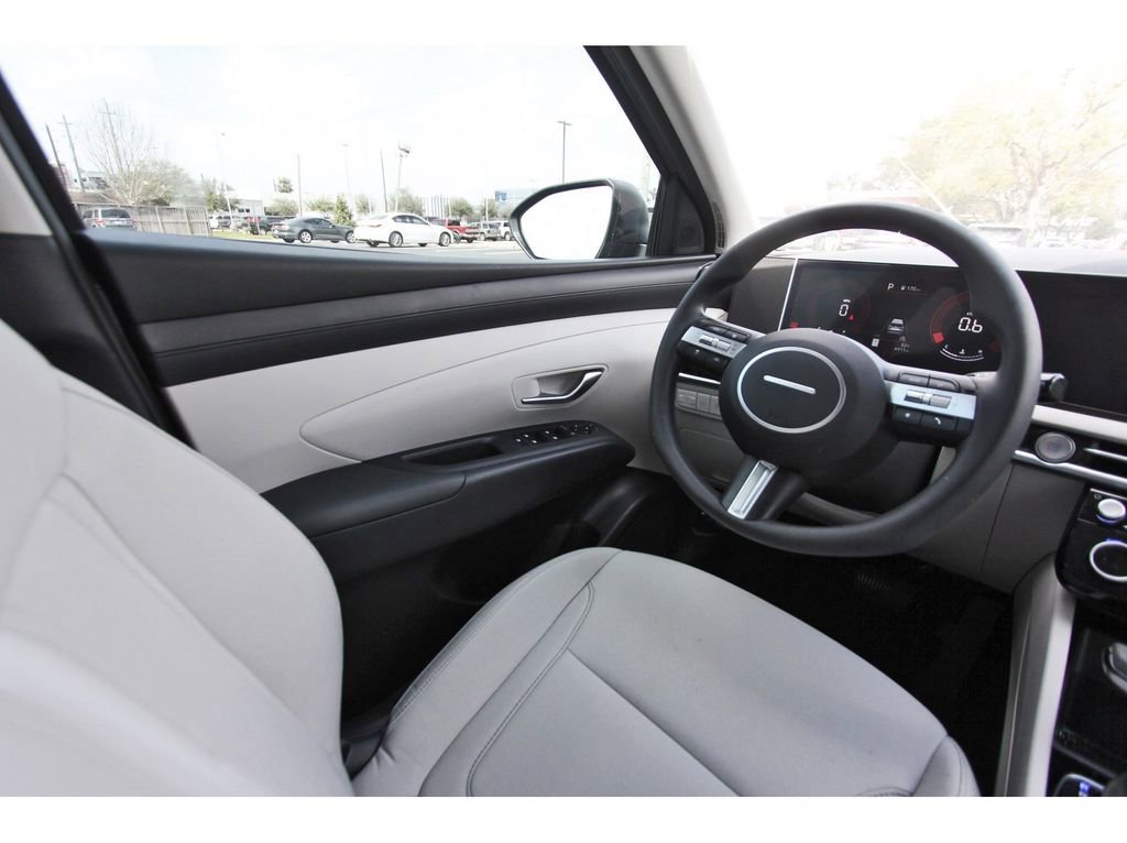 Certified 2025 Hyundai Tucson SEL image 9