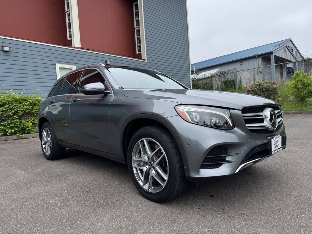 Used 2017 Mercedes-Benz GLC 300 4MATIC image 7