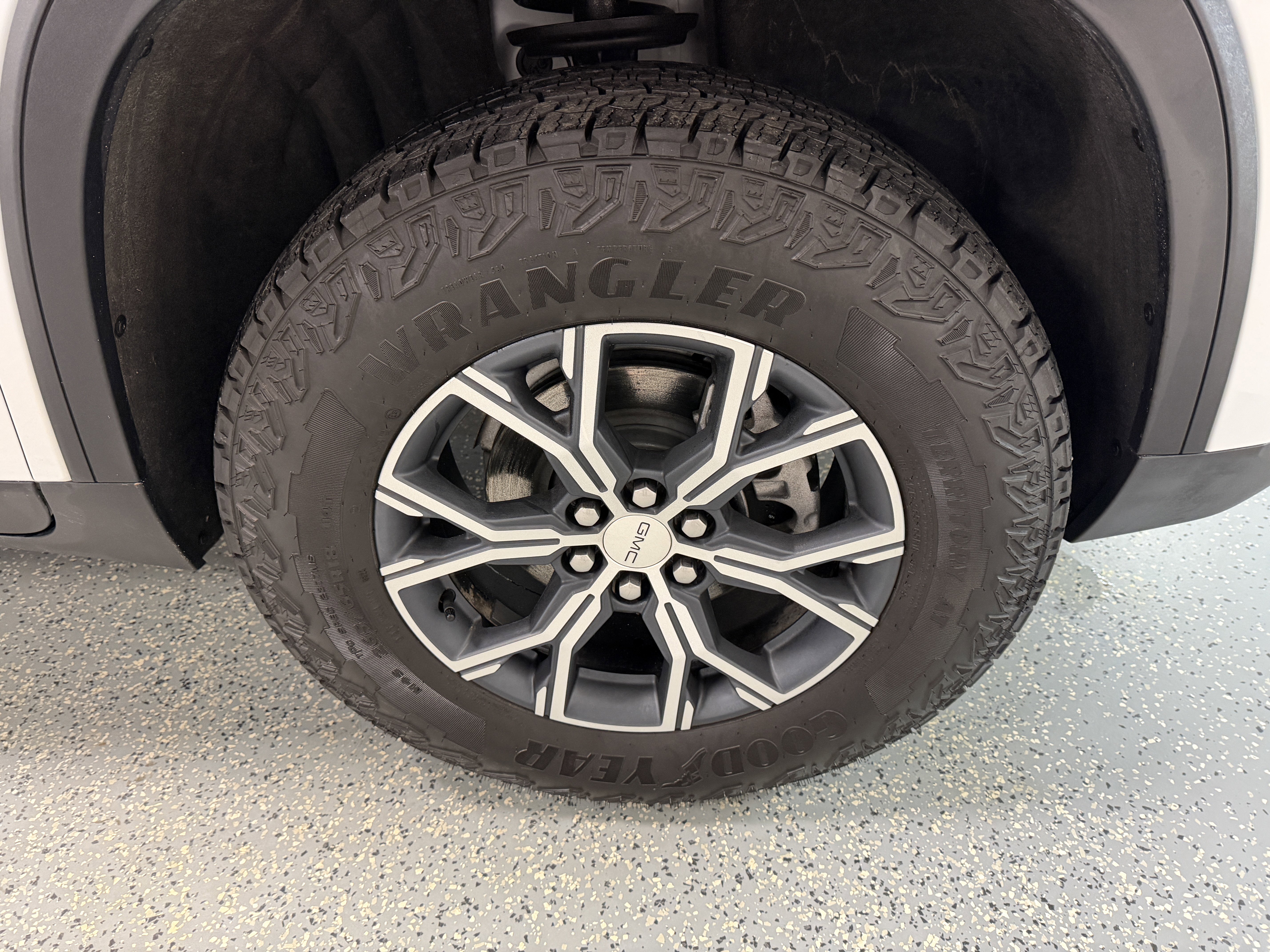 Used 2025 GMC Acadia AT4 w/ Luxury Package image 33