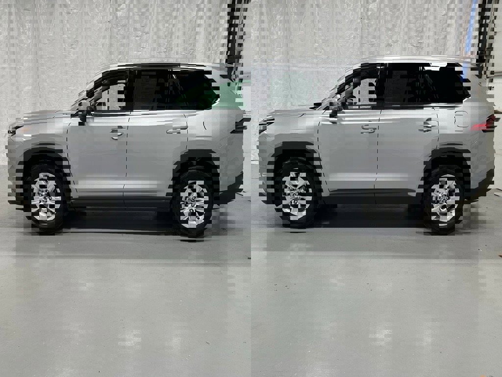 Used 2025 Toyota Grand Highlander AWD image 4