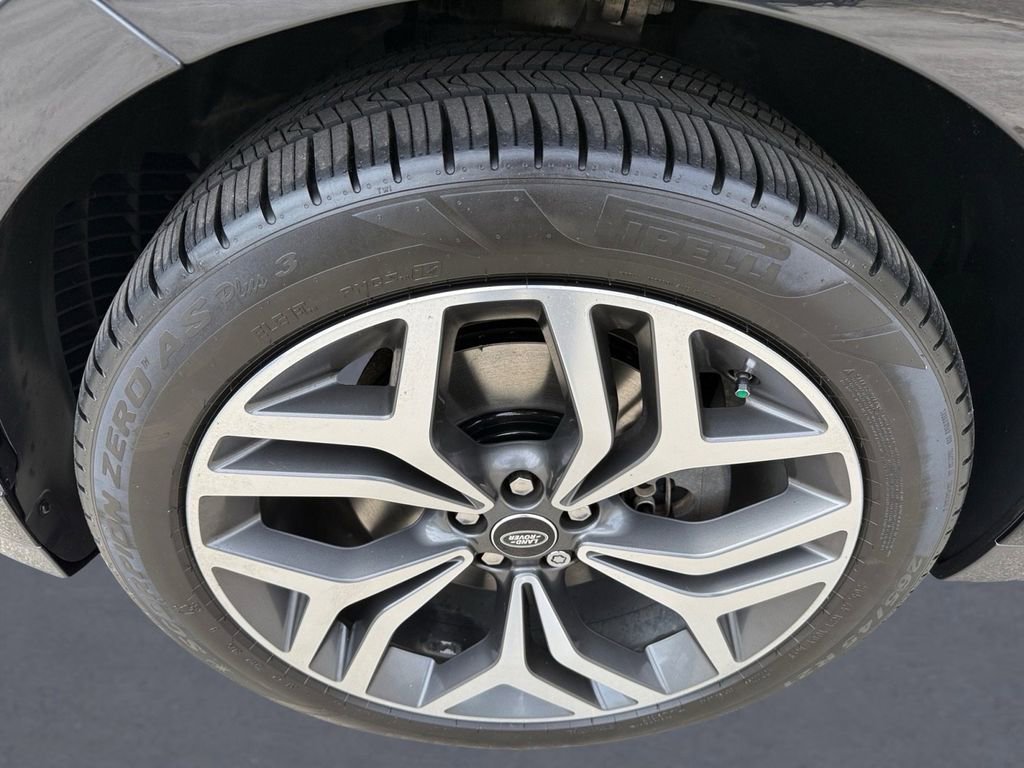 Used 2019 Land Rover Range Rover Velar R-Dynamic SE image 8