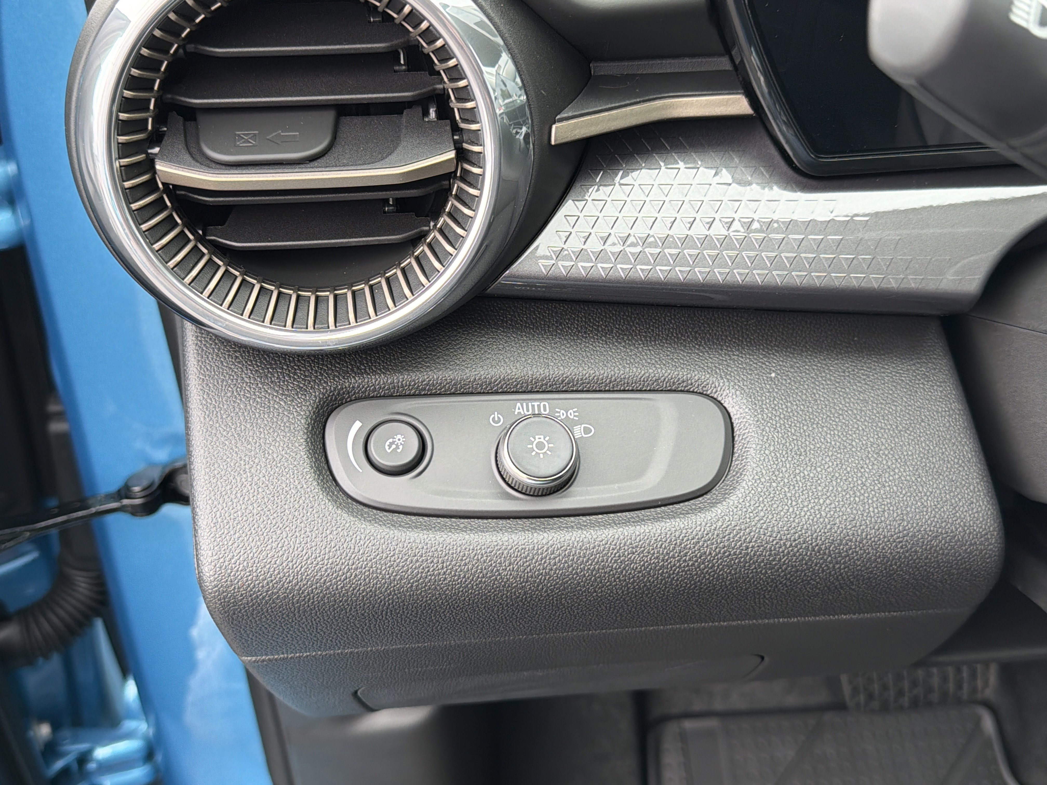 New 2026 Chevrolet Trax ACTIV image 16