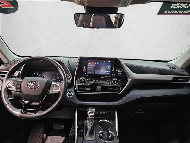 Used 2020 Toyota Highlander XLE image 19