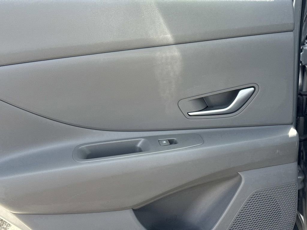 Used 2022 Hyundai Elantra SEL FWD image 12