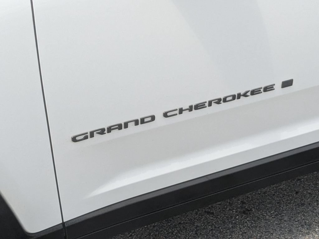 Certified 2023 Jeep Grand Cherokee L Laredo AWD/4WD image 10